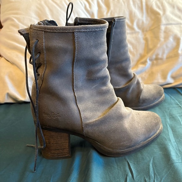 Bos. & Co. Barlow Women’s 38 Grey Suede Slouch Ankle Block Heel Bootie Side Zip - Picture 1 of 10